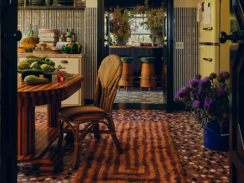 Breakfast Table Banksia Oxblood - handgefertigter marokkanischer Teppich TAZZRA Marrakesch