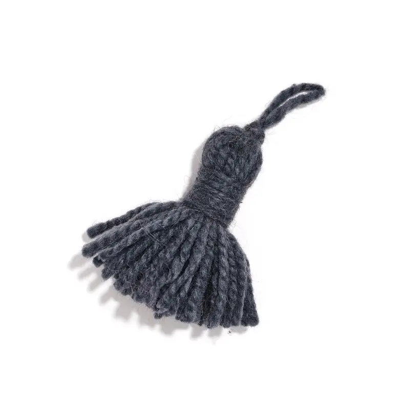 Izil Majorelle Pompon - handgefertigter marokkanischer Teppich TAZZRA Marrakesch Izil Majorelle Pompon - handgefertigter marokkanischer Teppich TAZZRA Marrakesch