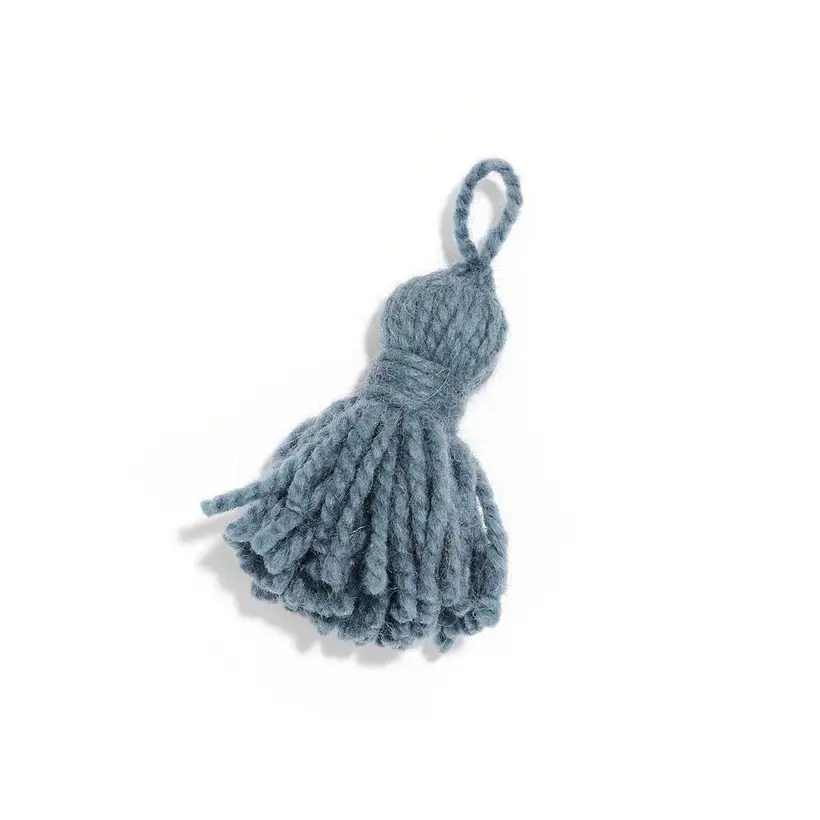 Illi Majorelle Pompon - handgefertigter marokkanischer Teppich TAZZRA Marrakesch Illi Majorelle Pompon - handgefertigter marokkanischer Teppich TAZZRA Marrakesch