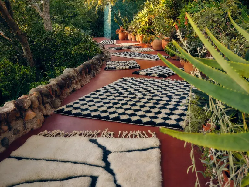 Garden Path Runner Natural Wool Midnight Black - alfombra marroquí artesanal TAZZRA Marrakech Garden Path Runner Natural Wool Midnight Black - alfombra marroquí artesanal TAZZRA Marrakech