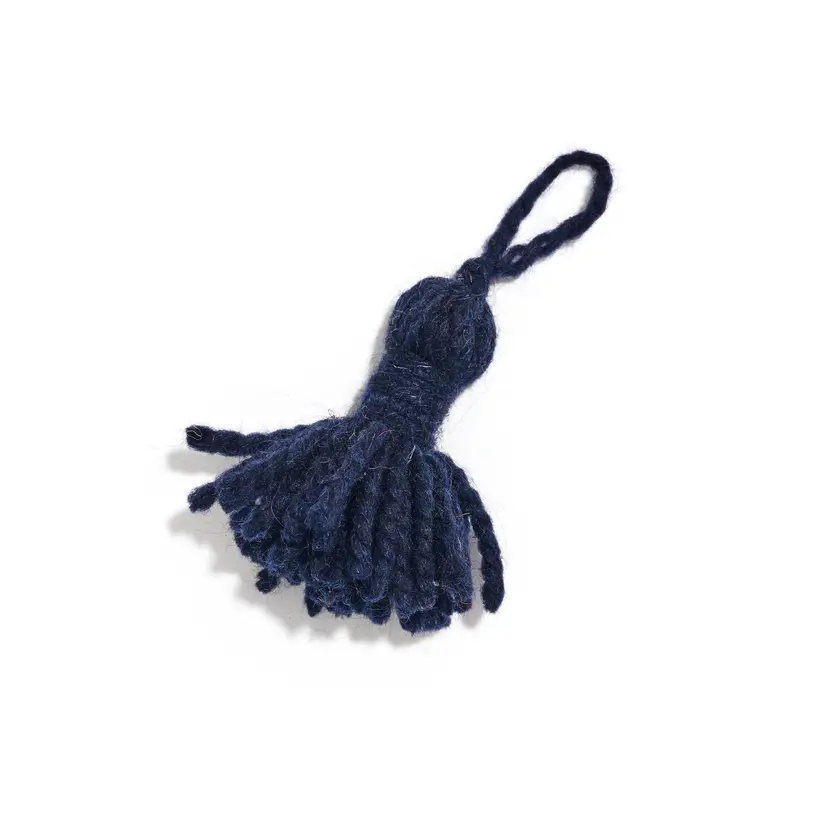 Tayri Majorelle Pompon - handgefertigter marokkanischer Teppich TAZZRA Marrakesch Tayri Majorelle Pompon - handgefertigter marokkanischer Teppich TAZZRA Marrakesch
