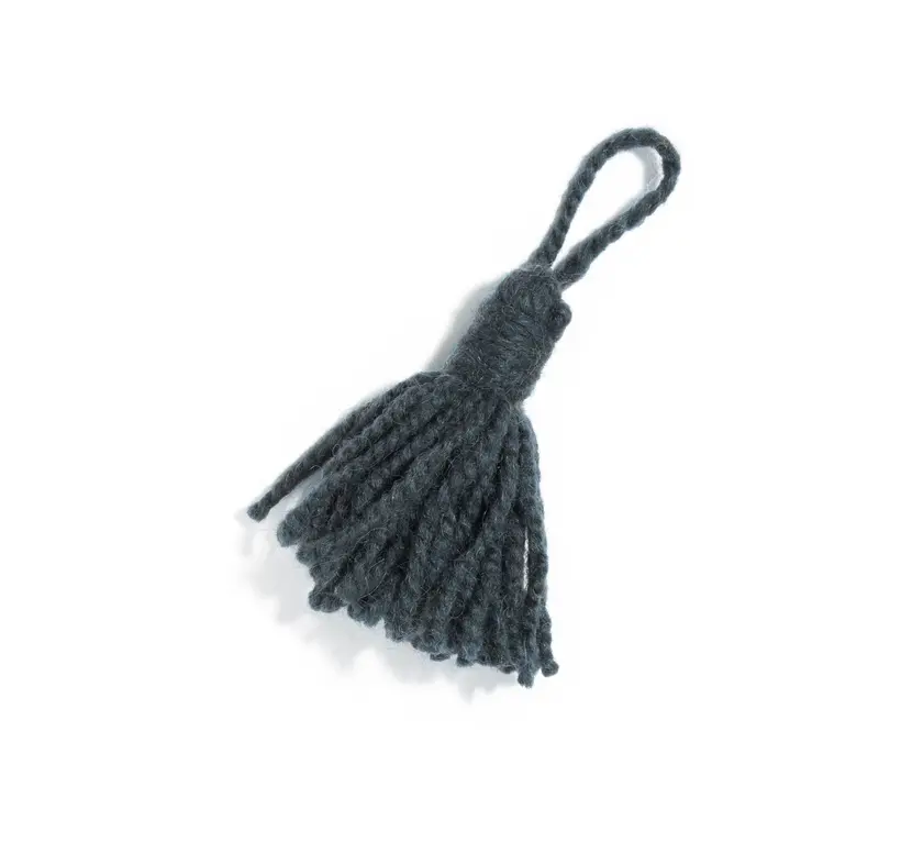Illi Majorelle Pompon II - handgefertigter marokkanischer Teppich TAZZRA Marrakesch Illi Majorelle Pompon II - handgefertigter marokkanischer Teppich TAZZRA Marrakesch