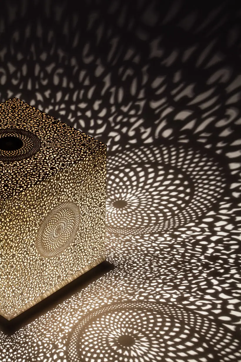 Floor Lamp Battery Cube Floral - Moroccan artisan object by TAZZRA Marrakech