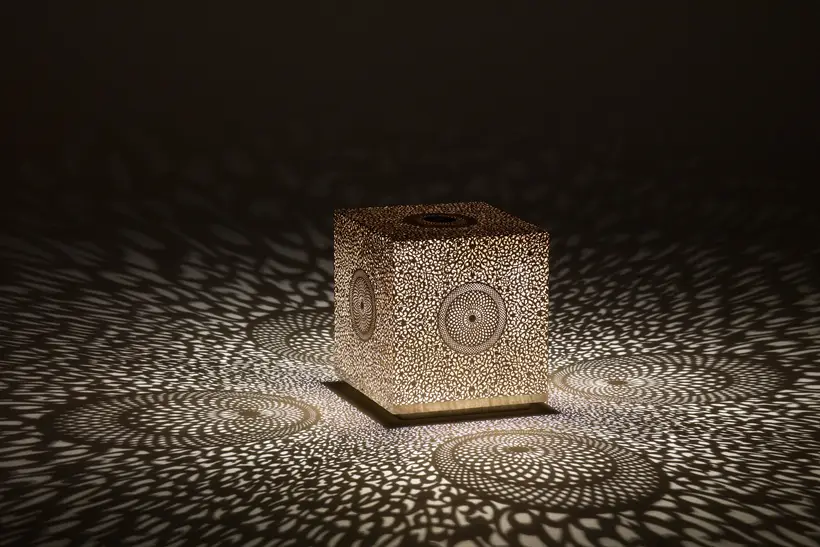 Floor Lamp Battery Cube Floral - Moroccan artisan object by TAZZRA Marrakech